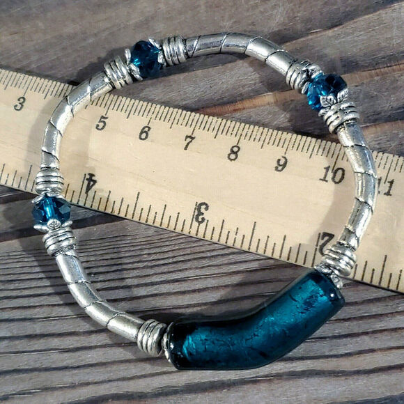 Handcrafted Edgy Silver Teal Foil Glass Crystal Stretch Bracelet - Picture 6 of 6